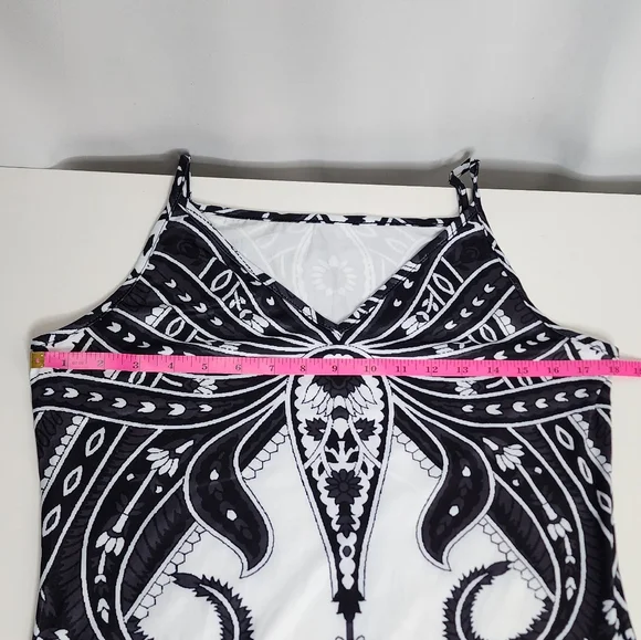 Elegant Black and White Maxi Dress - Picture 6 of 8